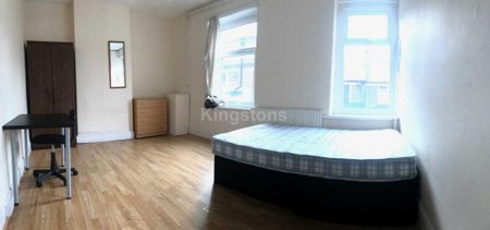 3 bedroom flat to rent - Photo 2