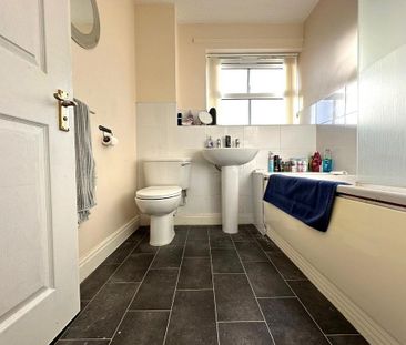 2 bedroom flat to rent - Photo 6