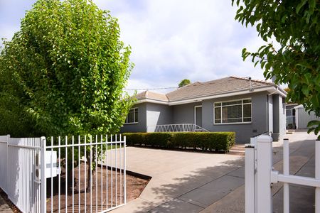 3 Bedroom home, Overlooking Crook Street Park - Photo 2