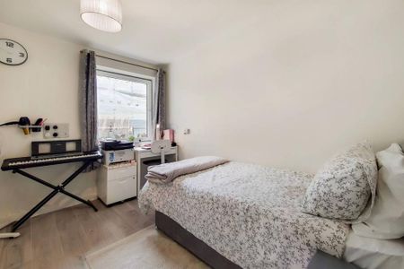3 bedroom flat to rent - Photo 2