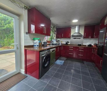 1 bedroom in a house share to rent - Photo 4