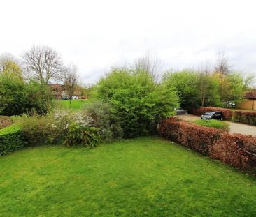 Lowestoft Drive, SLOUGH - Photo 5