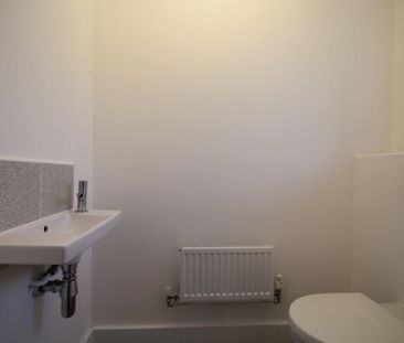 2 bedroom semi-detached house to rent - Photo 4