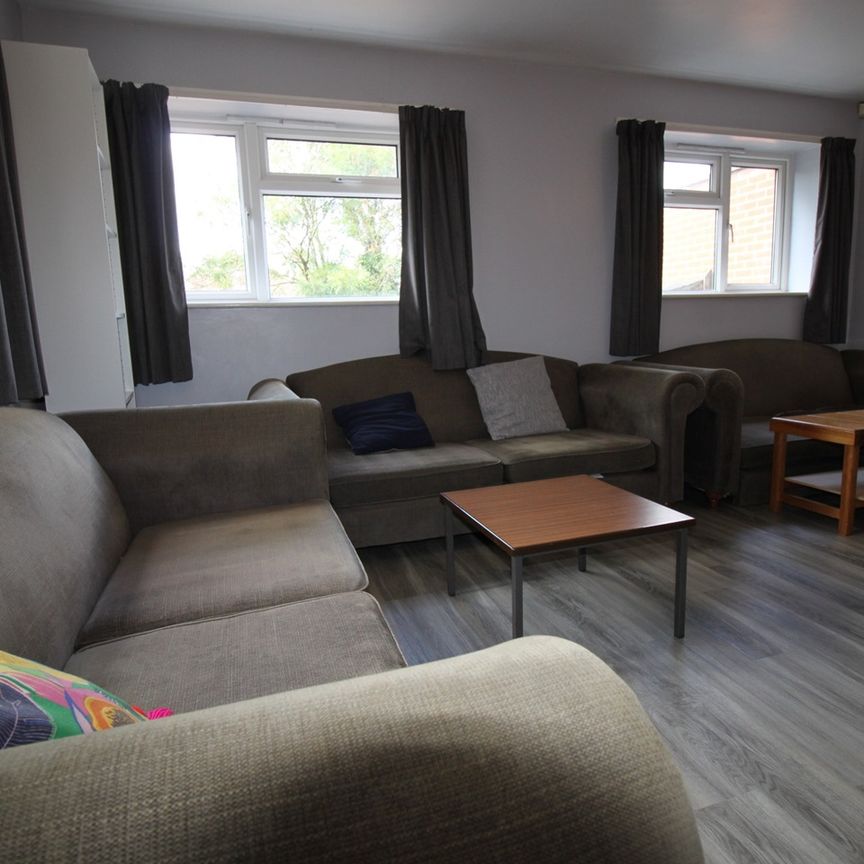 7 Bed Semi-Detached House, Richmond Gardens, SO17 - Photo 1