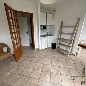 Amiens SAINT-LEU - TYPE 1 MEUBLE AVEC BALCON ET PARKING - Photo 3