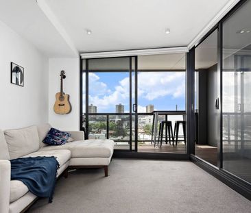 CONVENIENT & CONTEMPORARY LIVING IN PRIME RICHMOND LOCATION - Photo 3