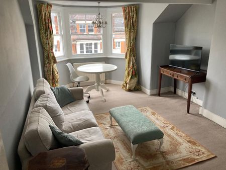 2 Bed Flat, Lynette Avenue, SW4 - Photo 2