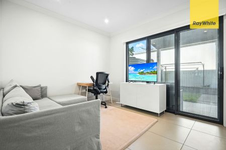 Convenient and Modern Twon House close to Amenities. - Photo 2