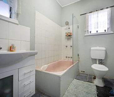 Solid 3 bedroom home - Photo 3