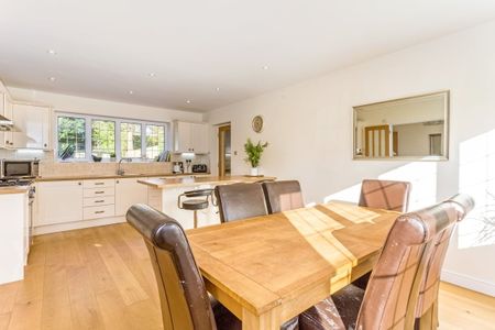 4 bedroom detached house to rent - Photo 5