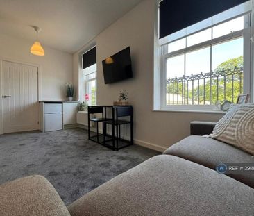 1 bedroom in a house share to rent - Photo 2