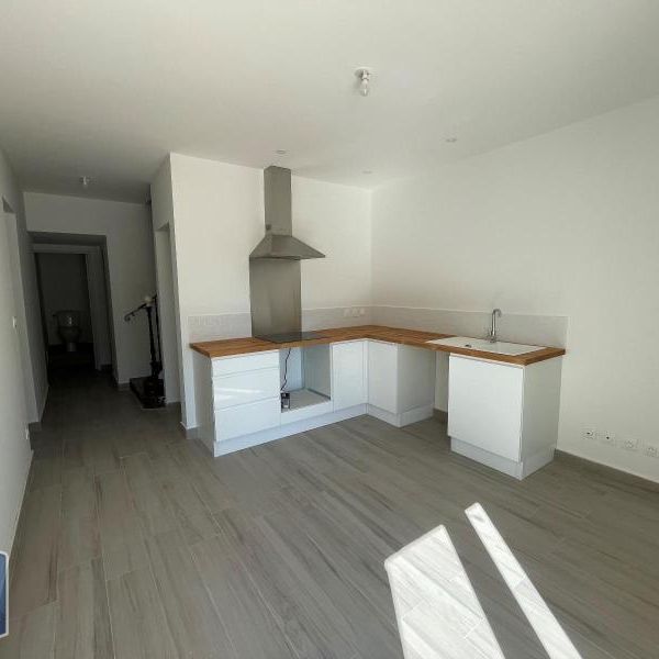 Location Maison 3 pièces 60m² CHATEAUNEUF DE GADAGNE 84470 - Photo 1