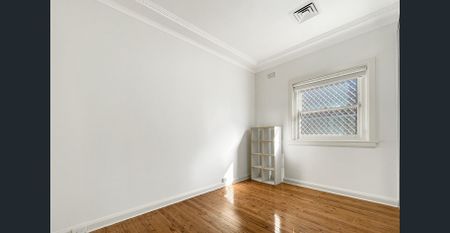 Full Brick Bungalow in the Heart of West Ryde - Photo 3