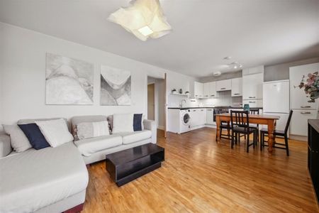 2 Bed Flat, Tannoy Square, SE27 - Photo 2