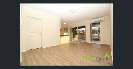 Large and Modern Three Bedroom Apartment! - Photo 3