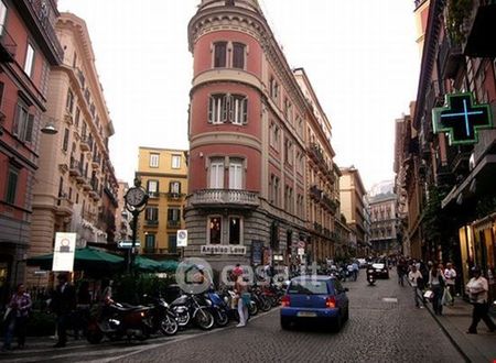 Trilocale in Affitto in Via del Parco Margherita a Napoli - Photo 2