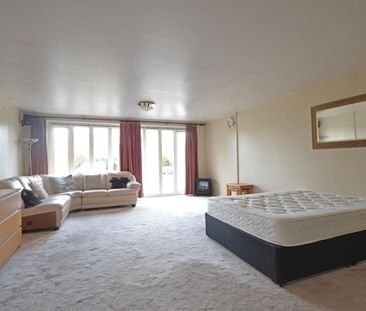 1 bedroom in a flat share to rent - Photo 5