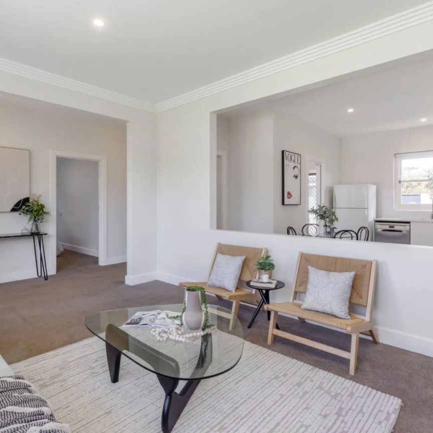 Spacious 3-Bedroom Home with Parking in Plympton Park - Photo 1