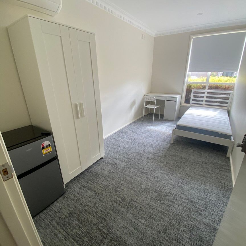 Glen Waverley - Photo 1