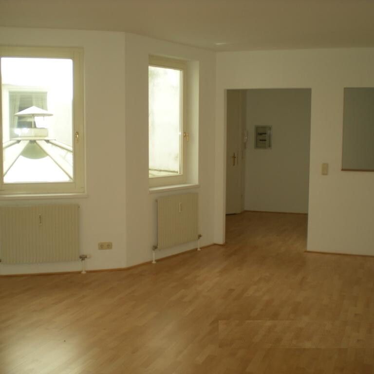 ** Ruhige 2-Zimmer Wohnung am Hauptplatz 15-16 , Top 18 ** - Photo 1
