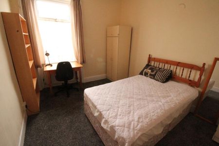 4 bedroom terraced house to rent - Photo 5