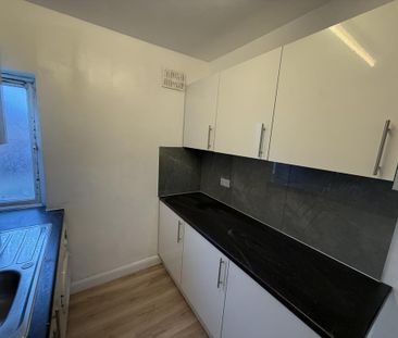 3 bedroom flat to rent - Photo 2