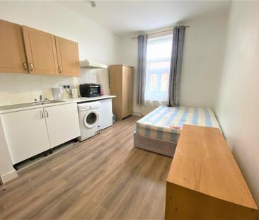 Studio to rent - Photo 2