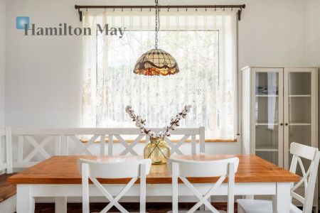 Nietuzinkowy dom na wynajem z przestronnym i zadbanym ogrodem na Woli Justowskiej - Zdjęcie 4