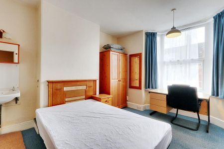 6 bedroom terraced house to rent - Photo 2