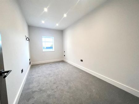 Beech Road, Benfleet - Photo 3