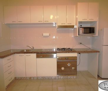 Fully Furnished Large 1 Bedroom Apartment in Sydney CBD - Photo 3
