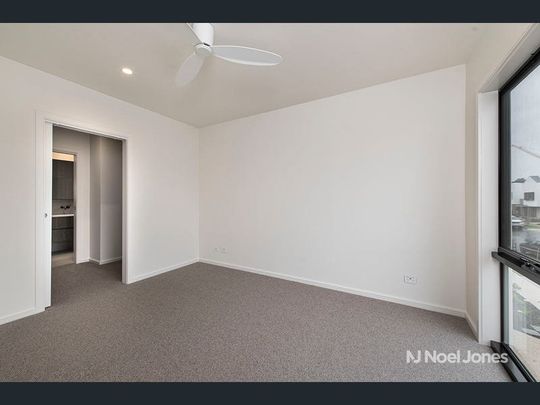 1 Bluestone Avenue, BURWOOD EAST - Photo 1