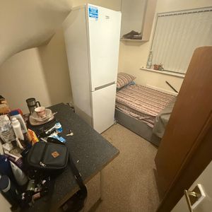 Room in a Shared House, Villiers Close, LU4 - Photo 2