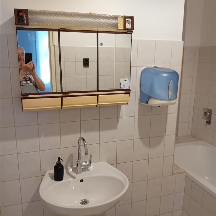 Kiadó részlegesen felújított lakás - Budapest XIII. kerület - Fotó 1