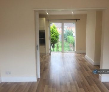 3 bedroom semi-detached house to rent - Photo 4