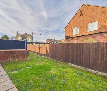 2 bedroom semi-detached house to rent - Photo 2