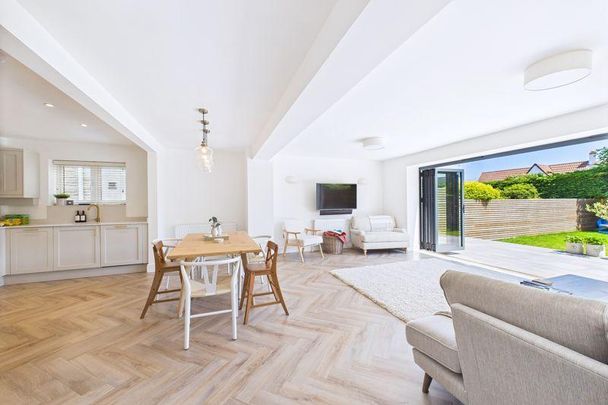 4 bedroom detached house to rent - Photo 1