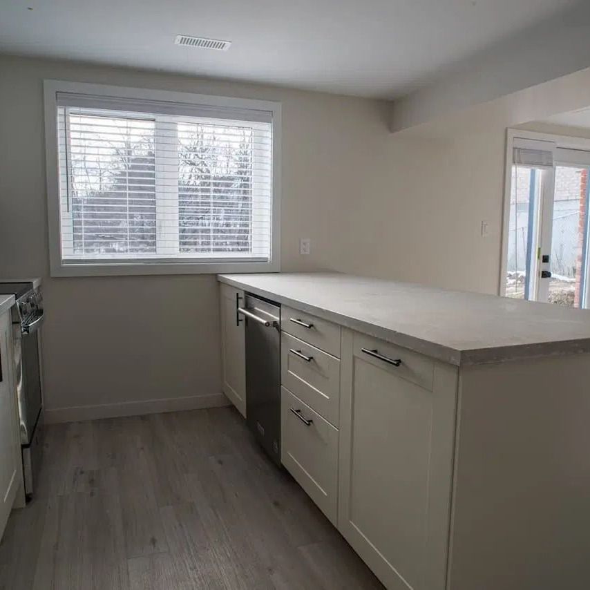 For Lease - 200 John Street Unit# B, Bradford West Gwillimbury, Ontario - Photo 1