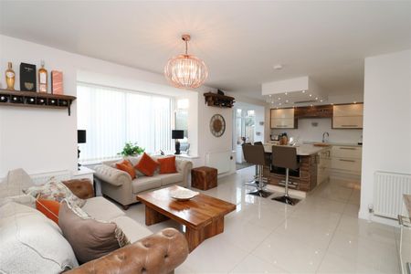 3 bedroom detached house to rent - Photo 3