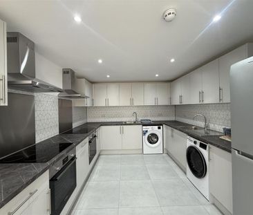 1 bedroom in a house share to rent - Photo 4
