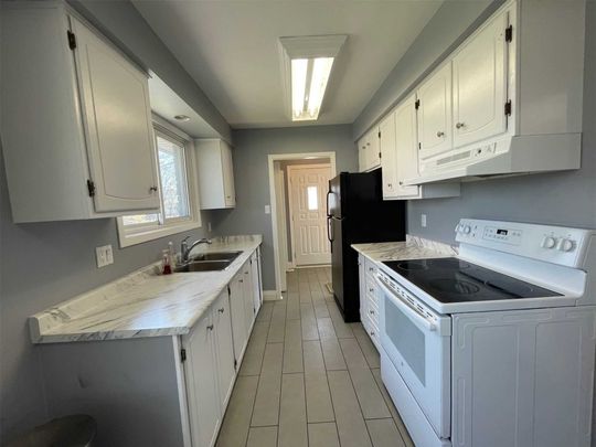 For Lease - 624 College Avenue, Guelph, Ontario - Photo 1