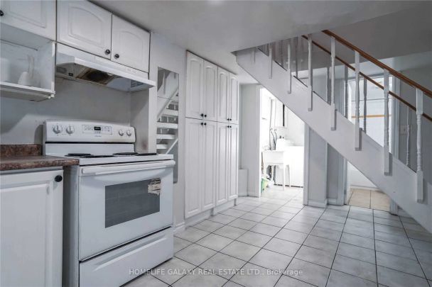 Detached Home For Lease | E8430244 - Photo 1