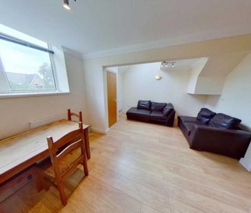 4 bedroom flat to rent - Photo 2
