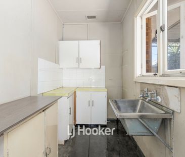 220 Clarke Street East, Carey Park WA - Photo 6