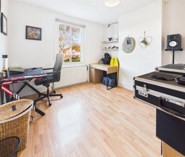 2 bedroom end of terrace house to rent - Photo 3