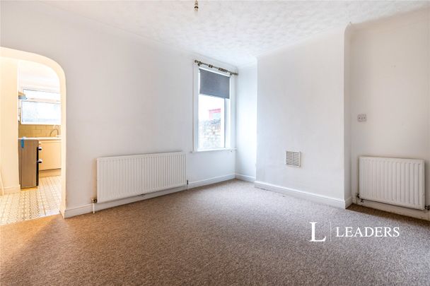 2 bedroom house to rent Cranworth Road, Worthing, BN11 - Photo 1