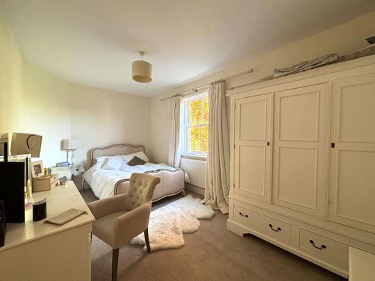 4 Bedroom Detached Farmhouse with outbuildings and stabling - Photo 1