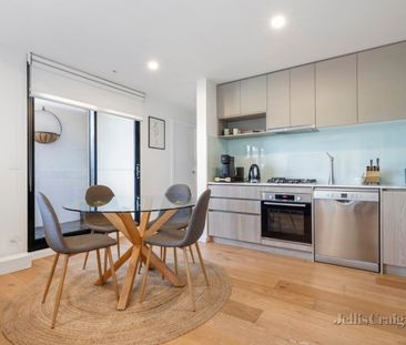 Village Adjacent - Chic Appeal - Photo 2