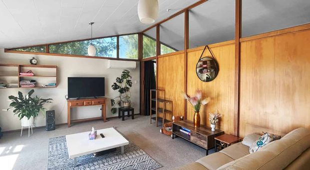 Redwood - 3 Bedrooms - Photo 1