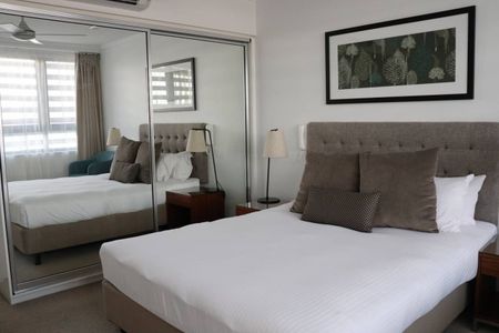 STUNNING FULLY FURNISHED ONE BEDROOM APARTMENT - Photo 2